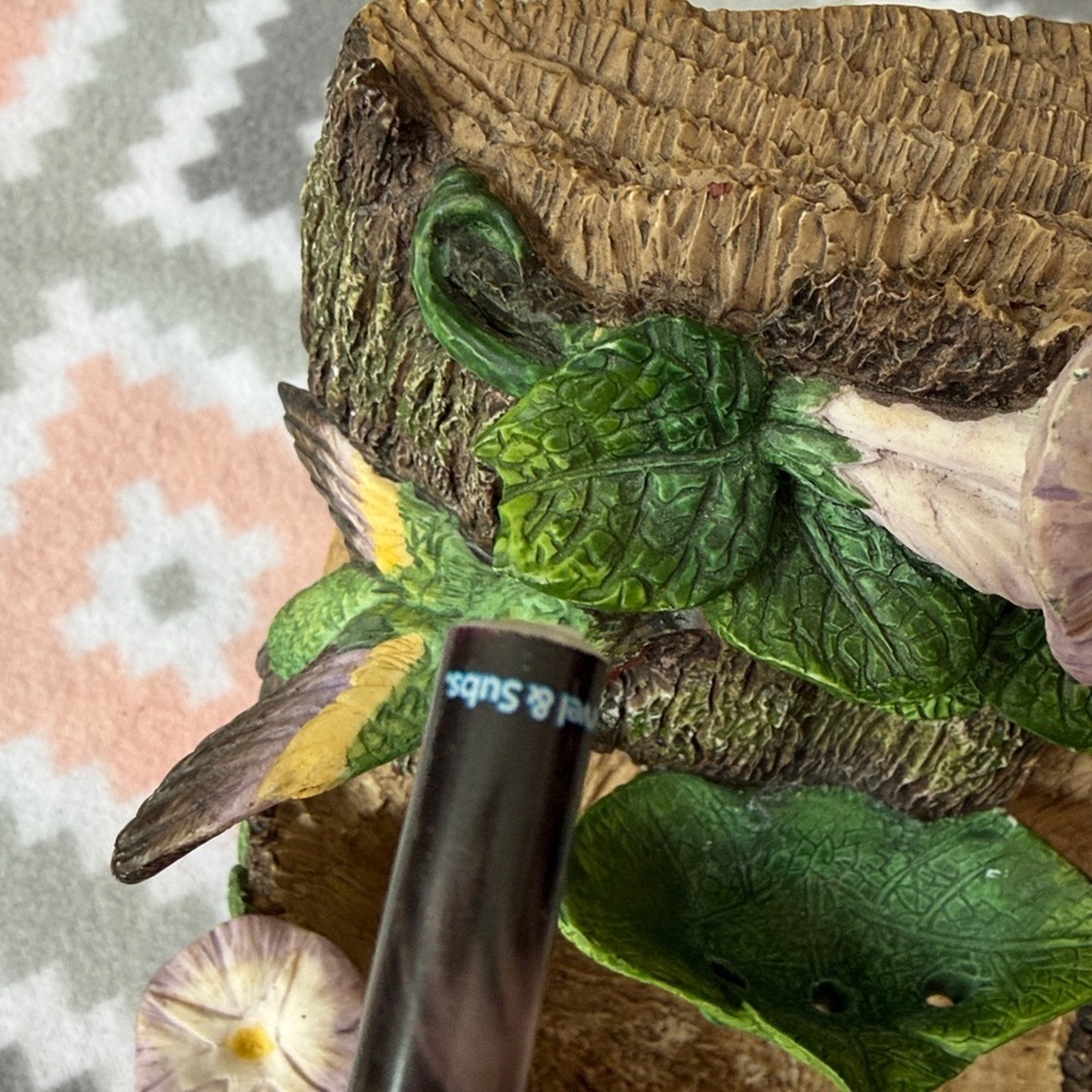 Hummingbird and Flower Resin planter or decorative trinket holder - Picture 12 of 13
